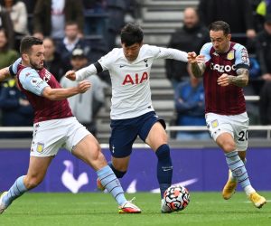 epa09503384 Son Heung-Min (C) of Tottenham in action against John McGinn (L) and Danny Ings (R) of Aston Villa during the English Premier League soccer match between Tottenham Hotspur and Aston Villa in London, Britain, 03 October 2021.  EPA/Facundo Arrizabalaga EDITORIAL USE ONLY. No use with unauthorized audio, video, data, fixture lists, club/league logos or 'live' services. Online in-match use limited to 120 images, no video emulation. No use in betting, games or single club/league/player publications