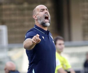 epa09503481 Hellas Verona's head coach Igor Tudor gestures during the Italian Serie A soccer match Hellas Verona  vs Spezia Calcio at Marcantonio Bentegodi stadium in Verona, Italy, 03 October 2021.  EPA/EMANUELE PENNACCHIO