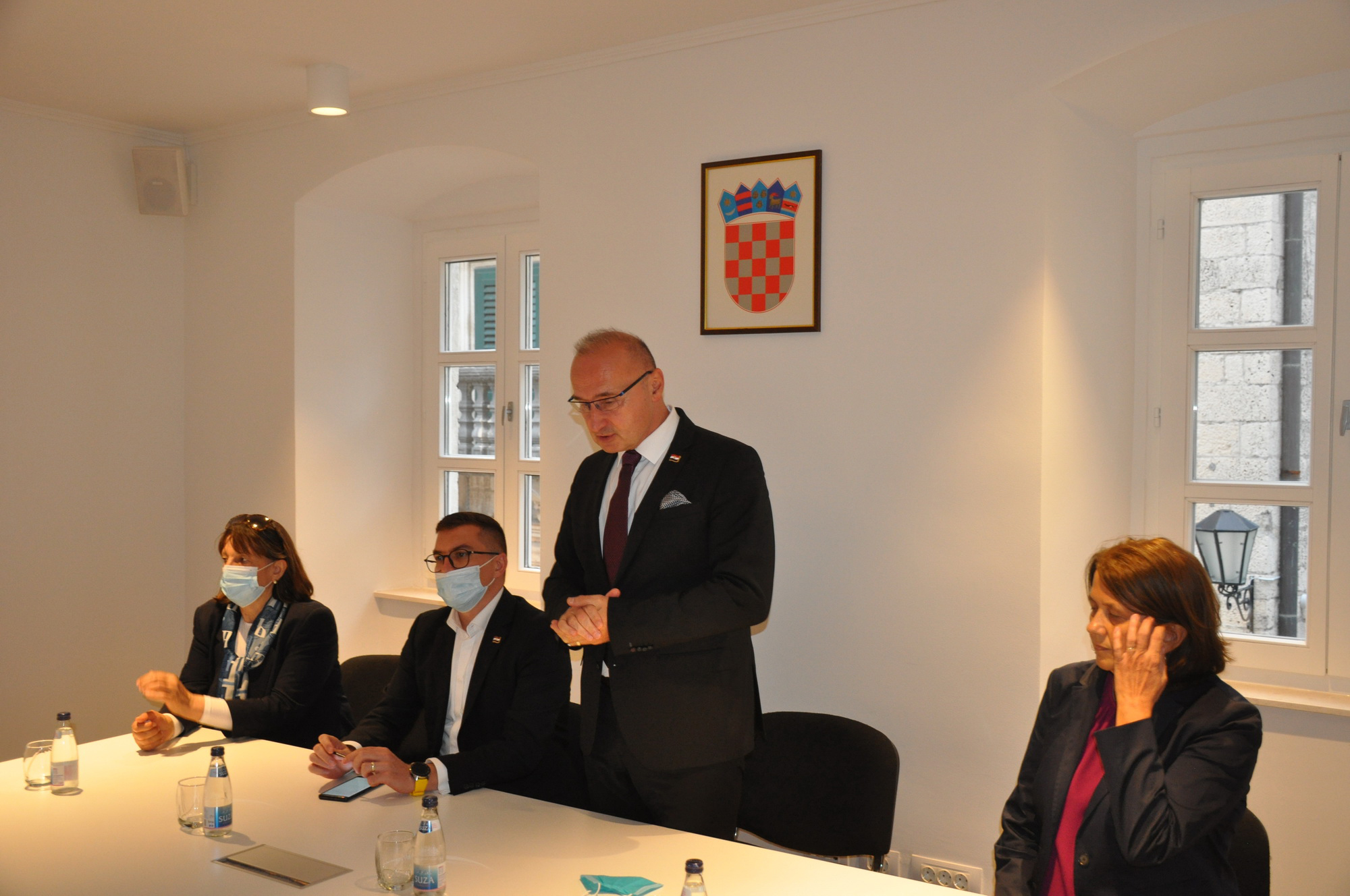 Kotor, 03.10.2021 - Hrvatski ministar vanjskih poslova Gordan Grliæ Radman sastao s predstavnicima hrvatske zajednice u Kotoru.  foto HINA/ ik