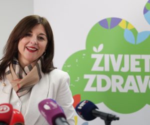 Zagreb, 04.10.2021 - U sklopu projekta "Živjeti zdravo" Hrvatskog zavoda za javno zdravstvo (HZJZ) voditeljica projekta Sanja Musić Milanović prigodno je HZJZ-u predstavila poligone za tjelesnu aktivnost školske djece.
Na fotografiji Sanja Musić Milanović.
foto HINA/ Edvard ŠUŠAK/ es