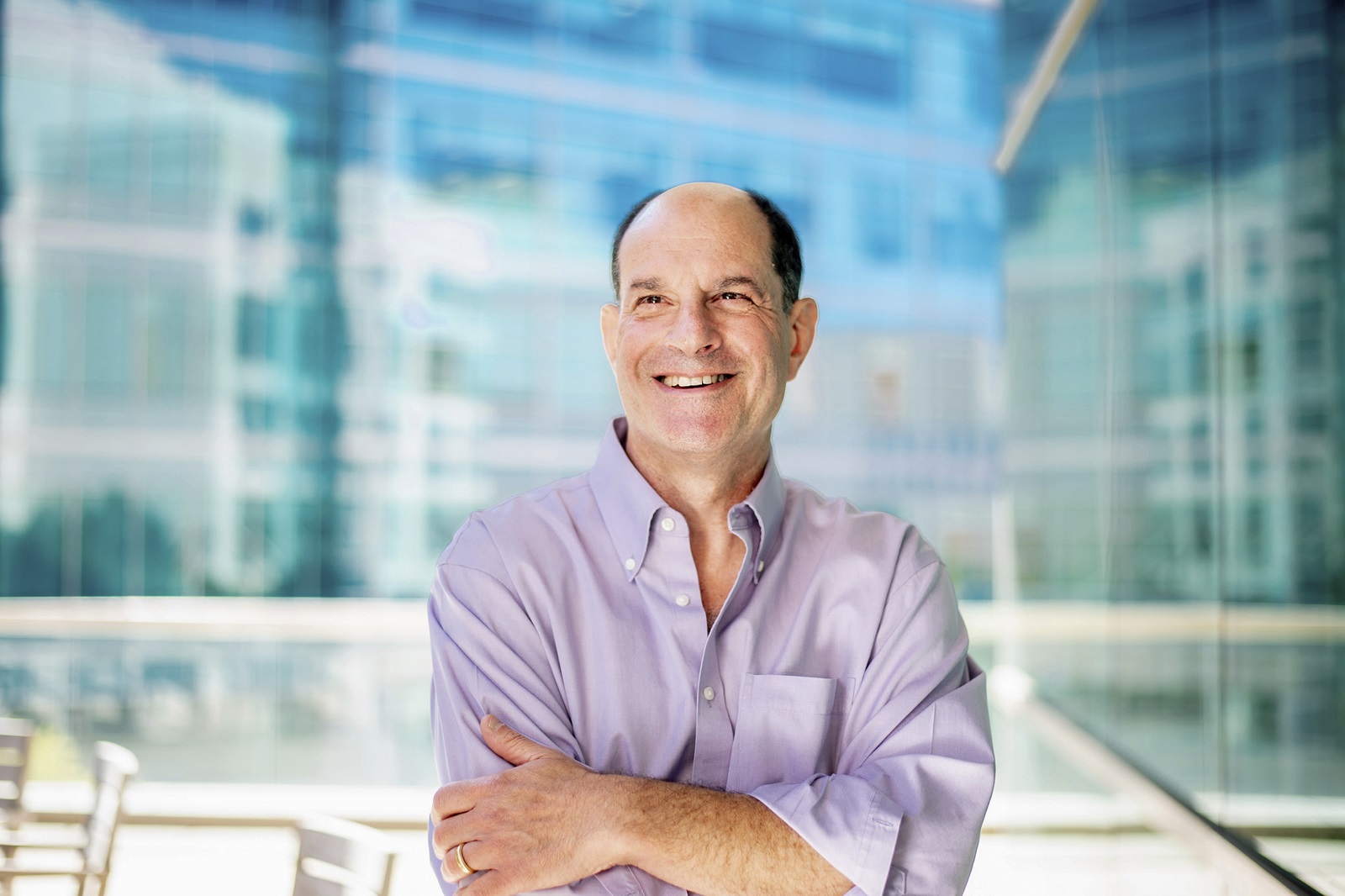 epa09505306 A handout photo made available by the University of California, San Francisco shows David Julius after winning the 2020 Breakthrough Prize in Life Sciences in San Francisco, California, USA, 05 September 2019 (issued 04 October 2021). Julius, along with Ardem Patapoutian of the Howard Hughes Medical Institute, Scripps Research have won the 2021 Nobel Prize in Physiology or Medicine for their discovery of receptors for temperature and touch.  EPA/UNIVERSITY OF CALIFORNIA, SAN FRANCISCO / HANDOUT  HANDOUT EDITORIAL USE ONLY/NO SALES