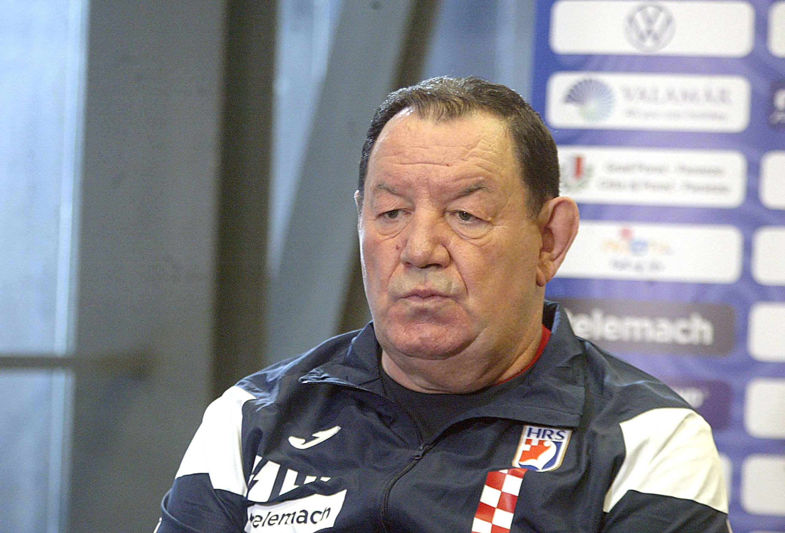 Rijeka, 06.10.2021. - Na tiskovnoj konferenciji održanoj u Centru Zamet najavljena je kvalifikacijska utakmica za Europsko prvenstvo 2022. između Hrvatske i Ukrajine koja se igra u četvrtak 07.10.2021. u Dvorani na Zametu s početkom u 17:30 sati. Na tiskovnoj konferenciji su se medijima obratili izbornik reprezentacije Nenad Šoštarić, kapetanica Katarina Ježić i reprezentativka Ćamila Mićijević. Na slici Nenad Šoštarić.
foto HINA/ Miljenko KLEPAC/ ml
