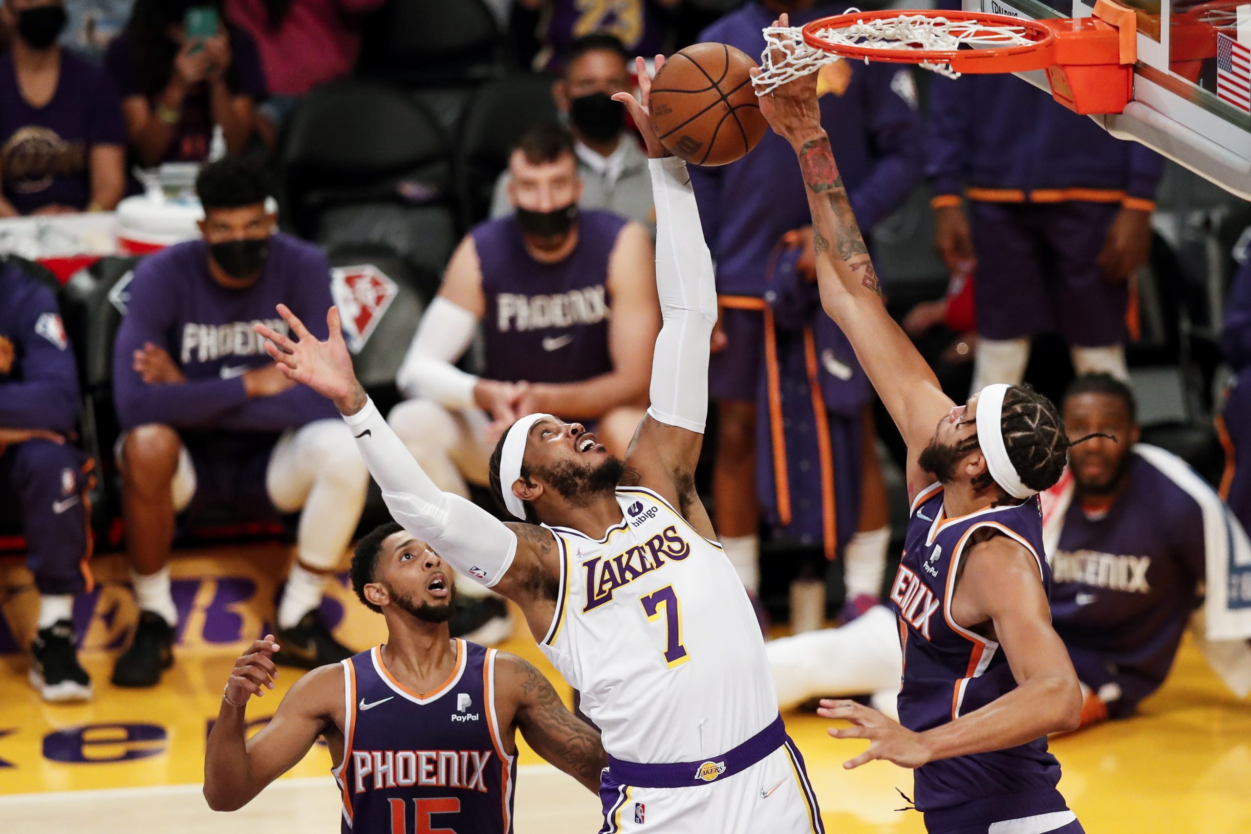 epa09517916 Los Angeles Lakers forward Carmelo Anthony (C) and Phoenix Suns center JaVale McGee (R) jump up for a rebound during the first quarter of the pre-season NBA basketball game between at the Phoenix Suns and the Los Angeles Lakers at the Staples Center in Los Angeles, California, USA, 10 October 2021.  EPA/CAROLINE BREHMAN  SHUTTERSTOCK OUT