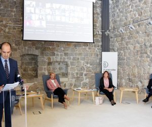 Dubrovnik, 11.10.2021. - U okviru Konferencijeo buduænosti Europe o dubrovaèkim Lazaretima u ponedjeljak je odrana panel rasprava s graðanima Pripremajuæi se za sutranjicu: globalna i regionalna uloga Europske unije. 
foto HINA/Baldo Marunèiæ/ bm