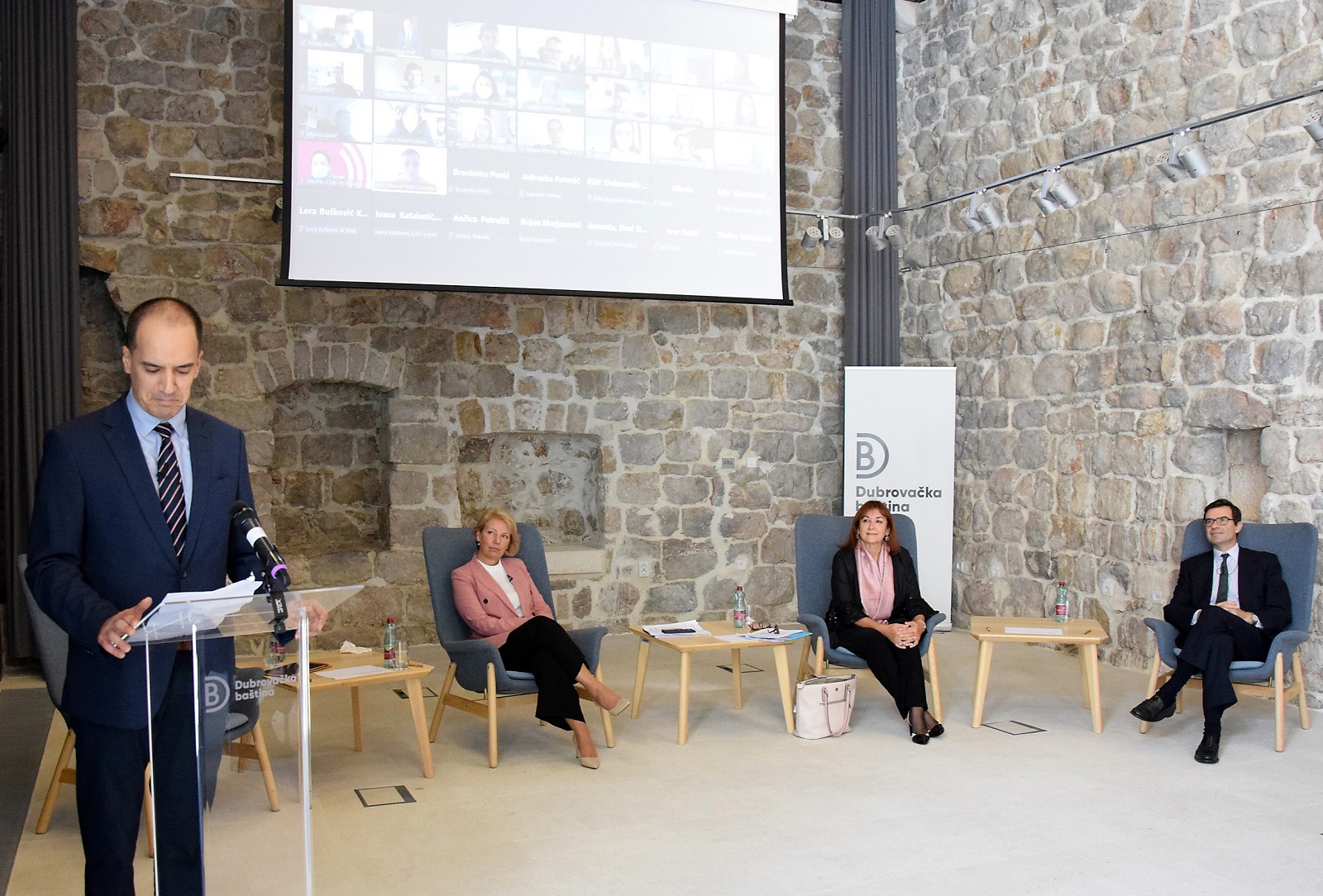 Dubrovnik, 11.10.2021. - U okviru Konferencijeo buduænosti Europe o dubrovaèkim Lazaretima u ponedjeljak je odrana panel rasprava s graðanima Pripremajuæi se za sutranjicu: globalna i regionalna uloga Europske unije. 
foto HINA/Baldo Marunèiæ/ bm