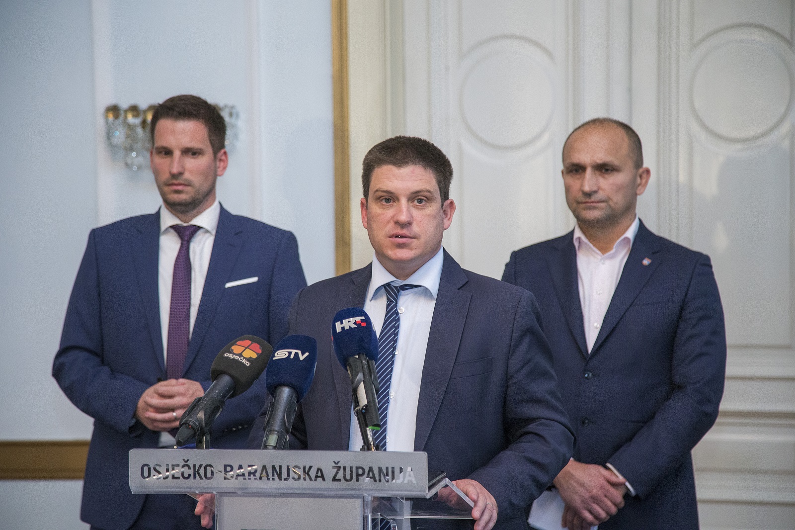 Osijek.Hrvatska.11.10.2021.Ministar Oleg Butkovic i ministrica Natasa Tramiscak odrzali su radni sastanak sa zupanom  Ivanom Anusicem o prometu i investicijama u OBZ
Na fotografiji: Oleg Butkovic
Foto:Marko Mrkonjic