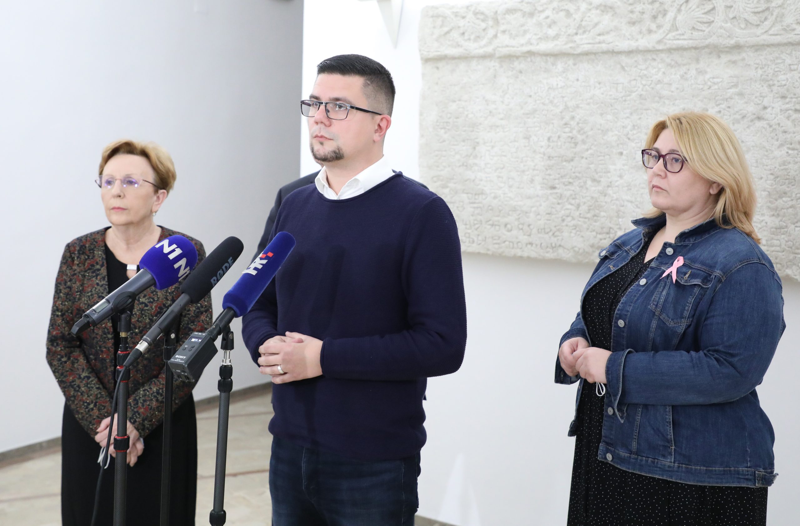 Zagreb, 12.10.2021. - Hrvatski sabor, prva sjednica novoosnovanog Kluba zastupnika Socijaldemokratii. Izjava nakon sastanka. Na fotografiji Vesna Nađ, Željko Pavić, Domagoj Hajduković, Ivana Posavec-Krivec.
foto HINA/ Admir BULJUBAŠIĆ/ abu