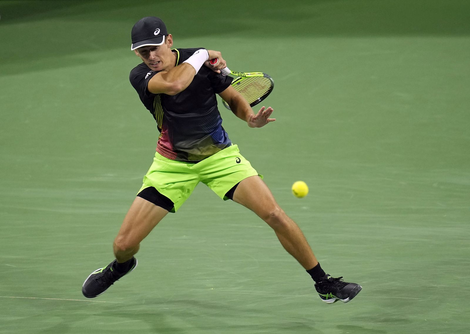 epa09522747 Alex De Minaur of Australia hits a return in his match against Stefanos Tsitsipas of Greece at the BNP Paribas Open tennis tournament at the Indian Wells Tennis Garden in Indian Wells, California, USA, 13 October 2021.  EPA/RAY ACEVEDO