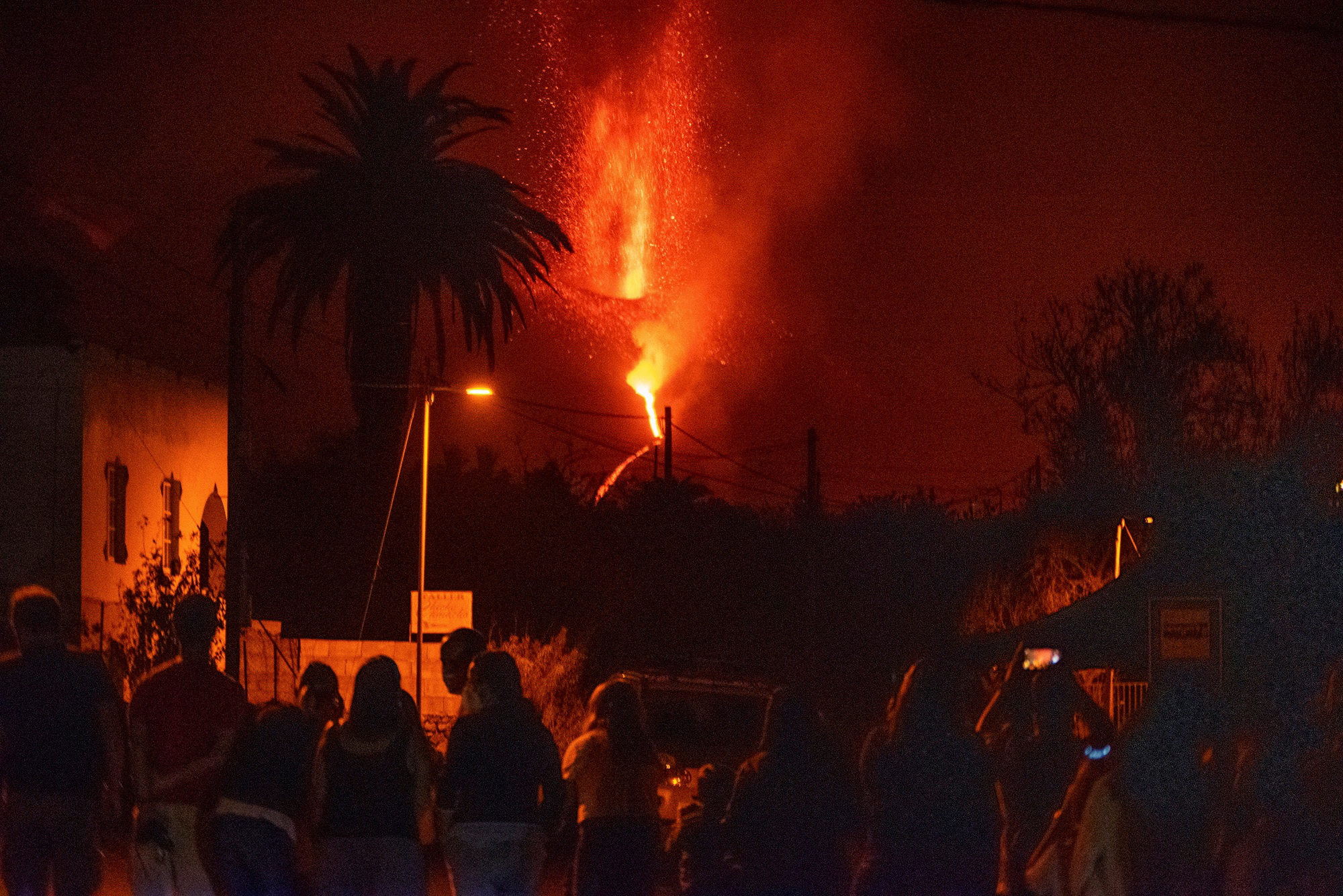 epa09527912 Smoke and ashes cover the sky due to the continuous eruption of Cumbre Vieja volcano at La Palma island, Canary Islands, Spain, 16 October 2021.  EPA/Miguel Calero