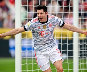 epa09528573 Bayern's Robert Lewandowski celebrates after scoring the 1-0 lead during the German Bundesliga soccer match between Bayer Leverkusen and FC Bayern Muenchen at BayArena in Leverkusen, Germany, 17 October 2021.  EPA/SASCHA STEINBACH CONDITIONS - ATTENTION: The DFL regulations prohibit any use of photographs as image sequences and/or quasi-video.