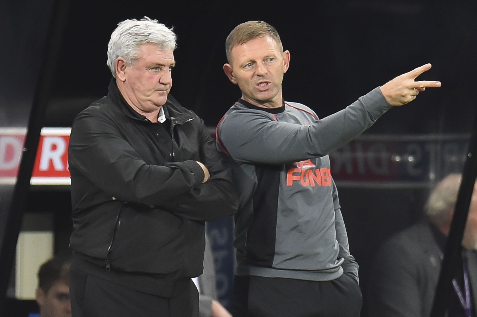 epa09533865 (FILE) - Newcastle's manager Steve Bruce (L) and assistant Graeme Jones during the English Premier League match between Newcastle United and Tottenham Hotspur, Britain, 17 October 2021 (re-issued 20 October 2021). Newcastle United confirmed on 20 October 2021 that Steve Bruce left his position by mutual consent. Bruce's assistant Graeme Jones will be careataker for the upcoming Premier League game against Crystal Palace on 23 October while the club is looking for a new manager.  EPA/PETER POWELL EDITORIAL USE ONLY. No use with unauthorized audio, video, data, fixture lists, club/league logos or 'live' services. Online in-match use limited to 120 images, no video emulation. No use in betting, games or single club/league/player publications