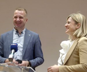 Rijeka,21.10.2021.- Marko Boras Mandiæ iz Unije Kvarnera i Iva Rinèiæ iz Nezavisne liste odrali su tiskovnu konferenciju na temu "Upravljanje upanijom". Na slici Marko Boras Mandiæ i Iva Rinèiæ.