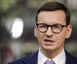 epa09535828 Poland's Prime Minister Mateusz Morawiecki talks to journalists as he arrives to attend an EU summit in Brussels, Belgium, 21 October 2021. EU leaders meet in Brussels on 21 and 22 October, to discuss COVID-19, digital transformation, energy prices, migration, trade and external relations.  EPA/OLIVIER HOSLET / POOL