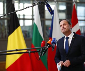 epa09538431 Luxembourg's Prime Minister Xavier Bettel attends a face-to-face European Union leaders summit in Brussels, Belgium, 22 October 2021. EU leaders meet in Brussels on 21 and 22 October, to discuss COVID-19, digital transformation, energy prices, migration, trade and external relations.  EPA/JOHANNA GERON / POOL
