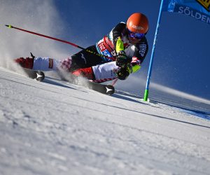 epa09542762 Filip Zubcic of Croatia in action during the men’s giant glalom at the FIS Alpine Ski World Cup season opening in Soelden, Austria, 24 October 2021. The Alpine Skiing World Cup season 2021/22 will be opened this weekend in Soelden, the traditional start of the FIS Ski World Cup.  EPA/PHILIPP GUELLAND