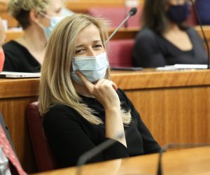 Zagreb, 27.10.2021 - Nastavak 8. sjednice Hrvatskoga sabora raspravom o Godišnjem izvješću Vlade RH koje je podnio premijer Andrej Plenković.
Na fotografiji Mirela Ahmetović.
foto HINA/ Edvard ŠUŠAK/ es