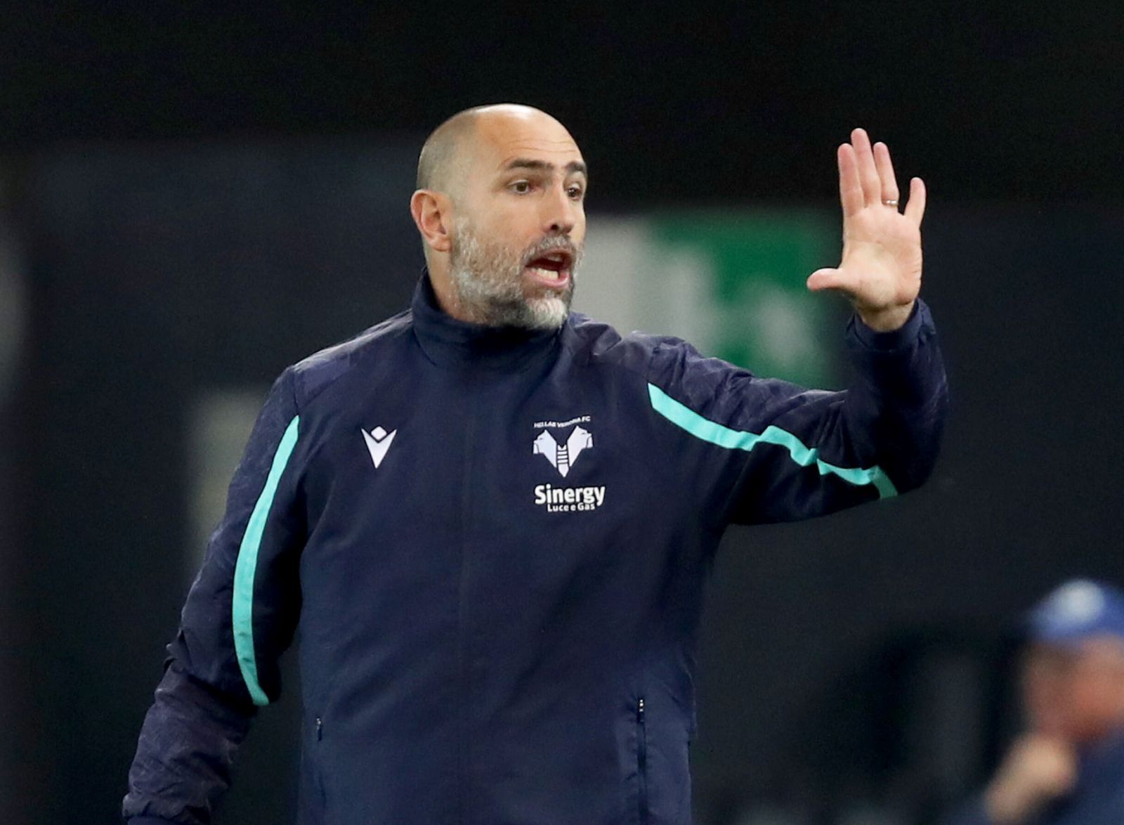 epa09549598 Verona’s coach Igor Tudor gestures during the Italian Serie A soccer match Udinese Calcio vs Hellas Verona FC at the Friuli - Dacia Arena stadium in Udine, Italy, 27 October 2021.  EPA/GABRIELE MENIS