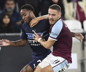 epa09549698 Manchester City's Raheem Sterling (L) in action against West Ham's Nikola Vlasic (R) during the Carabao Cup round of 16 soccer match between West Ham United and Manchester City in London, Britain, 27 October 2021.  EPA/Facundo Arrizabalaga EDITORIAL USE ONLY. No use with unauthorized audio, video, data, fixture lists, club/league logos or 'live' services. Online in-match use limited to 120 images, no video emulation. No use in betting, games or single club/league/player publications