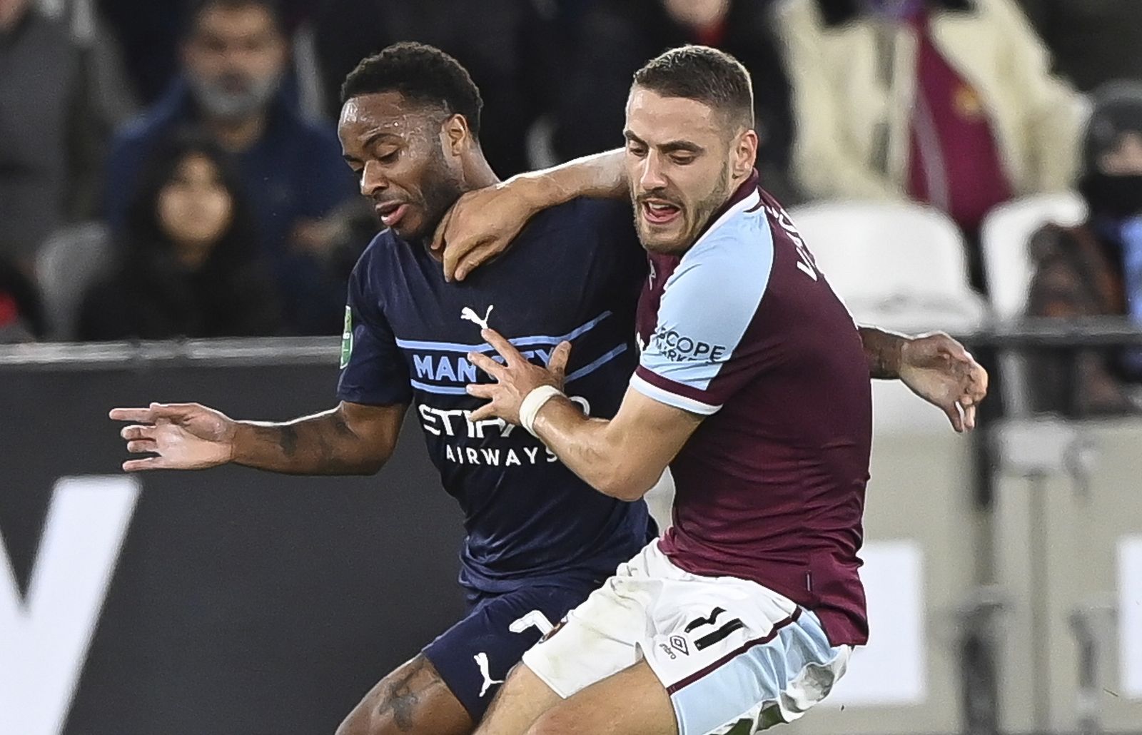 epa09549698 Manchester City's Raheem Sterling (L) in action against West Ham's Nikola Vlasic (R) during the Carabao Cup round of 16 soccer match between West Ham United and Manchester City in London, Britain, 27 October 2021.  EPA/Facundo Arrizabalaga EDITORIAL USE ONLY. No use with unauthorized audio, video, data, fixture lists, club/league logos or 'live' services. Online in-match use limited to 120 images, no video emulation. No use in betting, games or single club/league/player publications