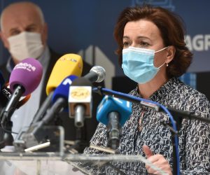 2.4.2021.,Zagreb - U Gradskom poglavarstvu Jelena Pavicic Vukicevic obnasateljica duznosti gradonacelnice i predsjednica Gradskog stozera civilne zastite sa svojim suradnicima dala je izjave za medije.
photo: Davorin Visnjic/pixsell