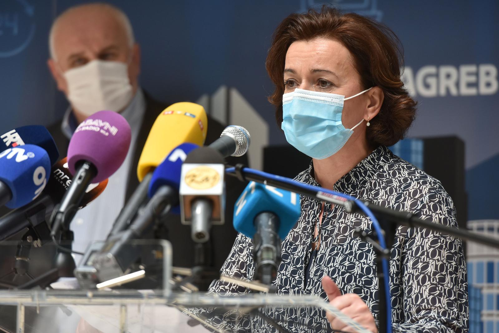 2.4.2021.,Zagreb - U Gradskom poglavarstvu Jelena Pavicic Vukicevic obnasateljica duznosti gradonacelnice i predsjednica Gradskog stozera civilne zastite sa svojim suradnicima dala je izjave za medije.
photo: Davorin Visnjic/pixsell