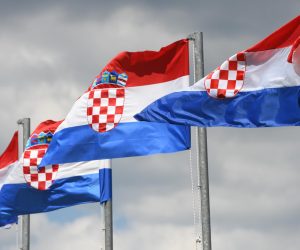 02.06.2021., Knin - Zavrsna svecanost hodnje pripadnika Hrvatske vojske, polaznika 2. narastaja obuke u Sredistu za razvoj vodja "Marko Babic" na kninskoj tvrdjavi. Polaznicima su na svecanosti  dodijeljene znacke i diplome o uspjesno zavrsenoj obuci.
Photo: Hrvoje Jelavic/PIXSELL