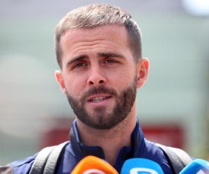 02.09.2021., Sarajevo, Bosna i Hercegovina - Povratak nogomente reprezentacije Bosne i Hercegovine nakon kvalifikacijske utakmice protiv reprezentacije Francuske. Miralem Pjanic
Photo: Armin Durgut/PIXSELL
