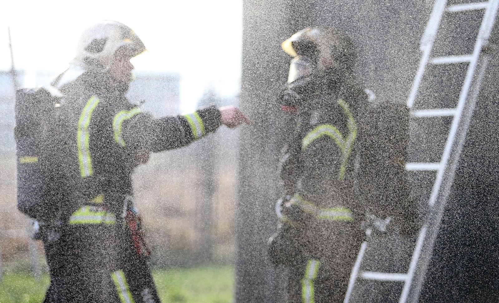 02.12.2018., Zagreb - Pozar u salonu namjestaja Prima u Novom Jelkovcu. 
Photo: Filip Kos/PIXSELL