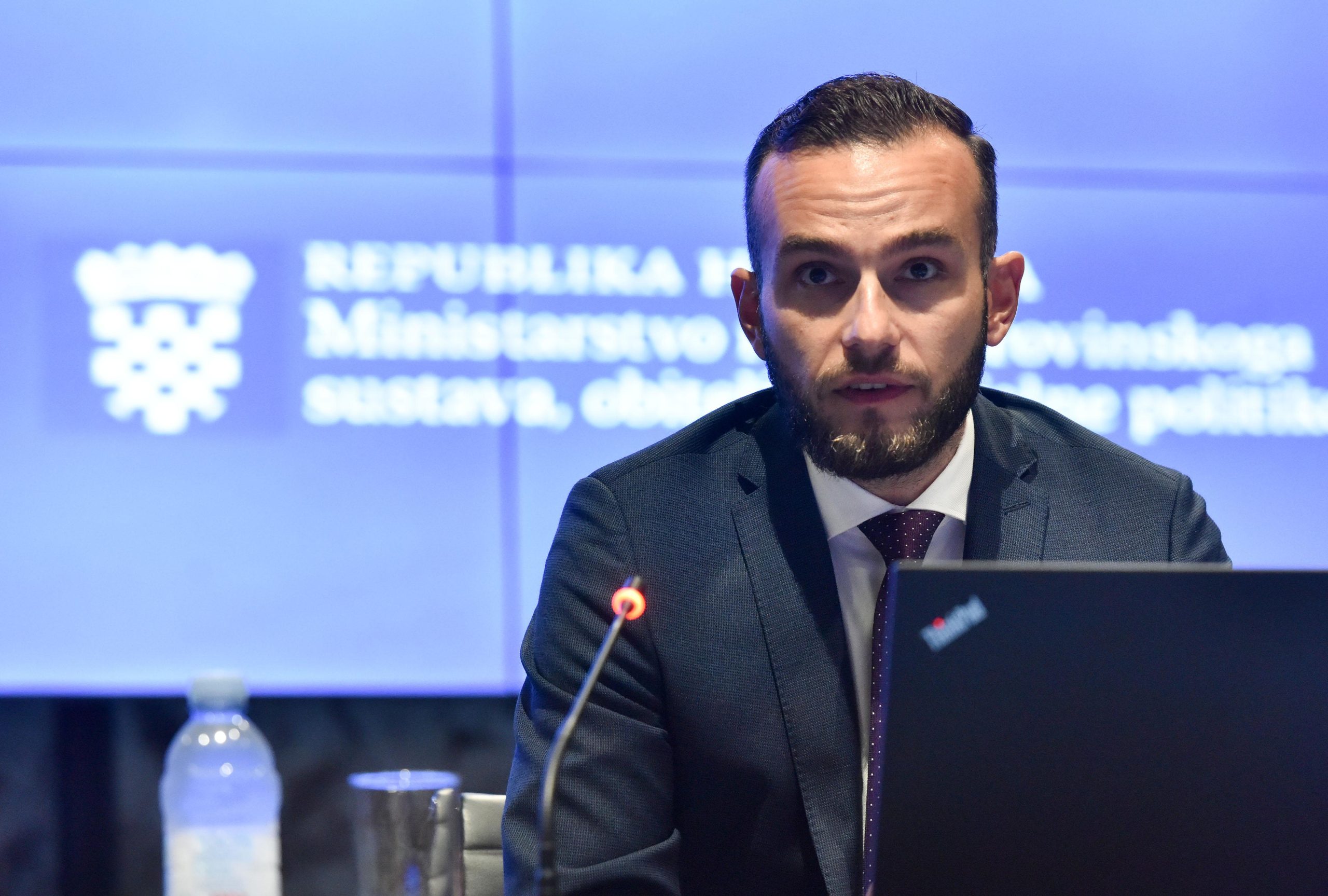 4.10.2021., Zagreb - Ministar rada, mirovinskoga sustava, obitelji i socijalne politike Josip Aladrovc održao je u NSK prezentaciju  na temu Reforma sustava socijalne skrbi.
photo: Davorin Visnjic/Pixsell