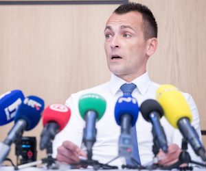 04.10.2021., Rijeka - Privremeno suspendirani nogometni sudac Ivan Bebek odrzao je konferenciju za medije povodom otvaranja disciplinskog postupka HNS-a.
