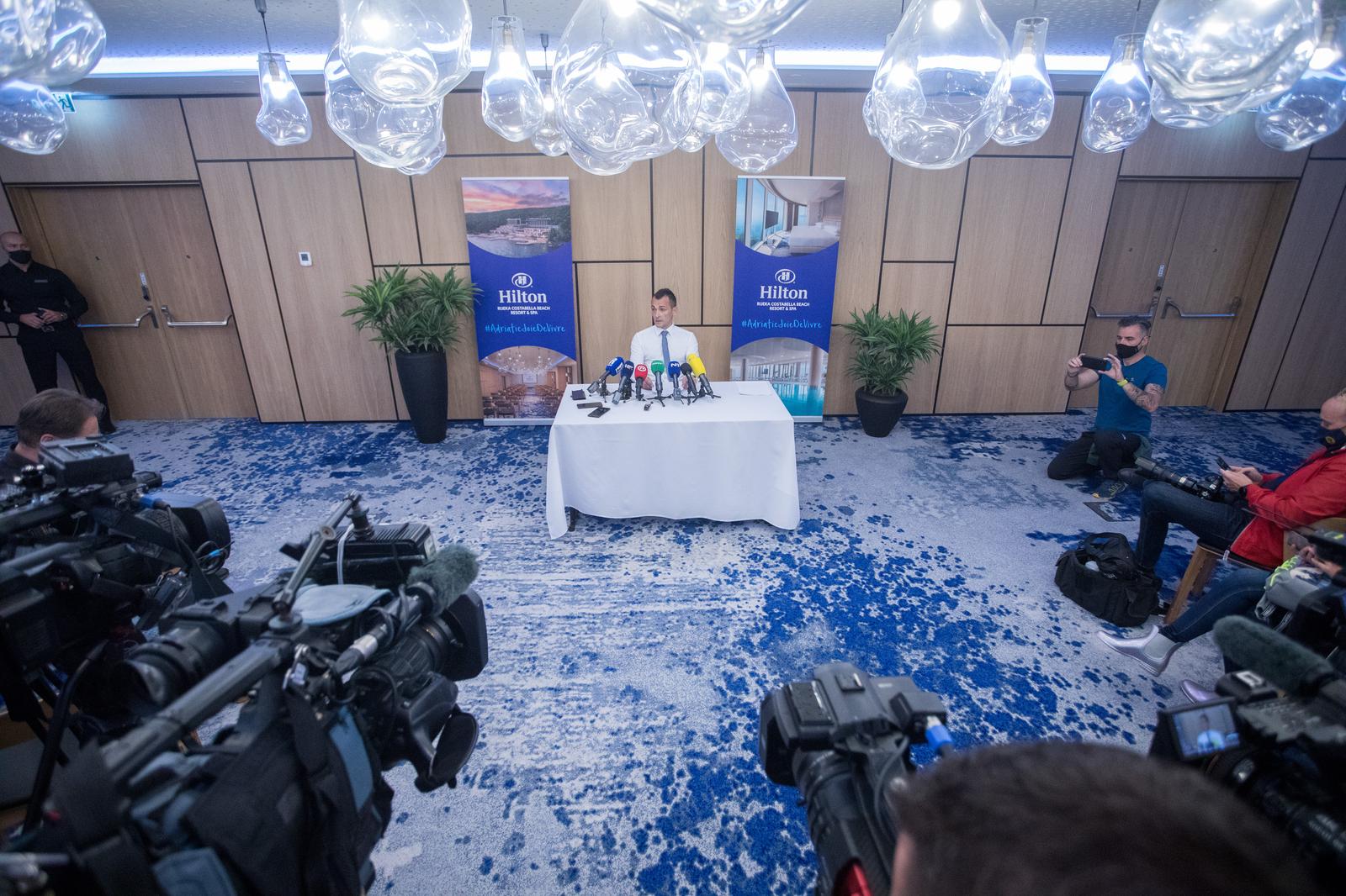 04.10.2021., Rijeka - Privremeno suspendirani nogometni sudac Ivan Bebek odrzao je konferenciju za medije povodom otvaranja disciplinskog postupka HNS-a.