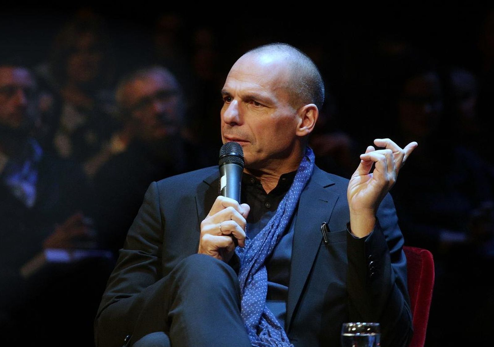 04.12.2016., Zagreb - U Hrvatskom narodnom kazalistu na Filozofskom teatru gostovao je bivsi ministar financija Grcke Janis Varoufakis.
Photo: Zarko Basic/PIXSELL