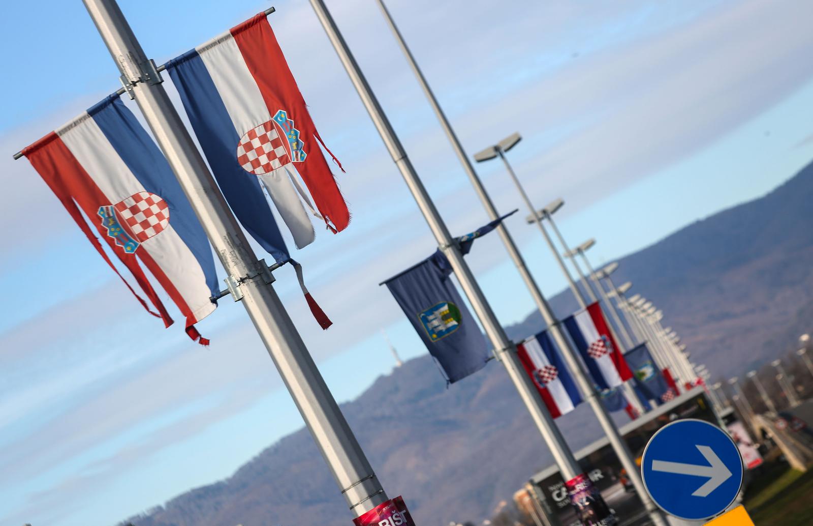 06.02.2020., Zagreb - Zastave Republike Hrvatske i Grada Zagreba poderane su nakon jucerasnjeg jakog vjetra
 Photo: Marin Tironi/PIXSELL