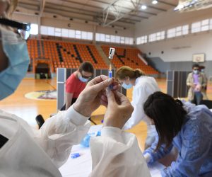 06.05.2021., Sibenik - U sportskoj dvorani na Baldekinu provodi se masovno cijepljenje sa svim vrstama cijepiva. Photo: Hrvoje Jelavic/PIXSELL