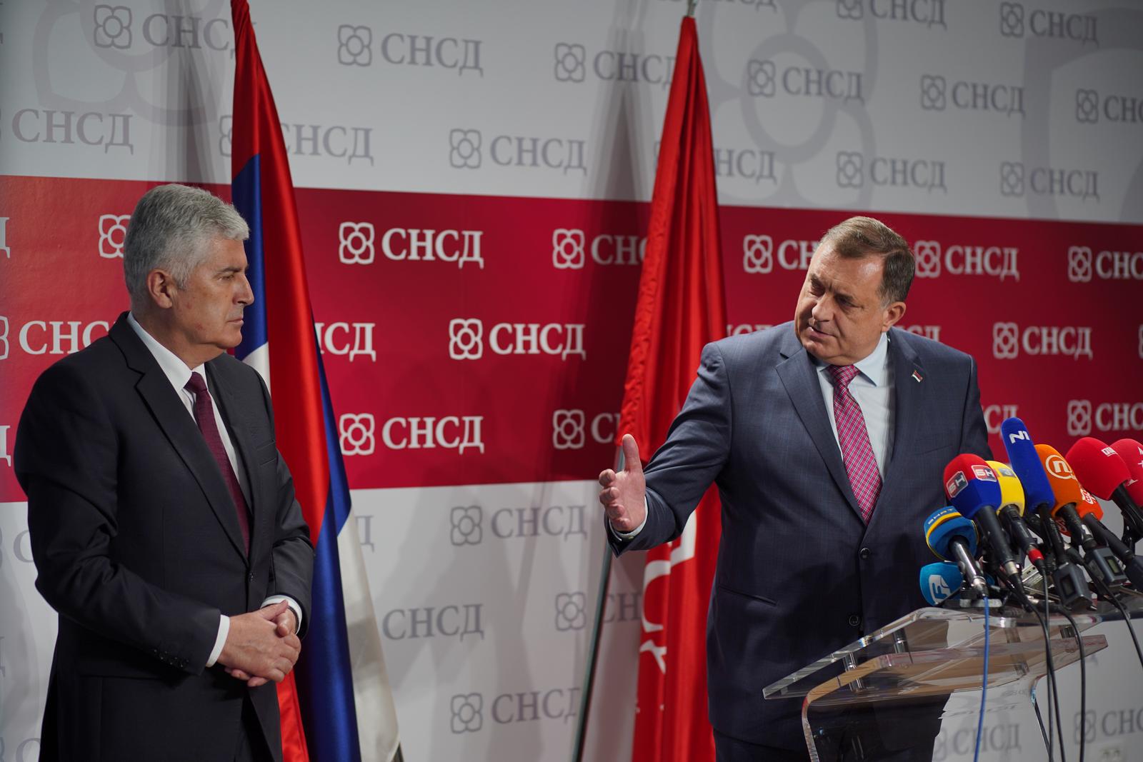 07.06.2021., Banja Luka, Bosna i Hercegovina - U sjedistu SNSD-a odrzan je sastanak izmedju predsjednika SSND-a Milorada Dodika i predsjednika HDZ-a BiH Dragana Covica. Dragan Covic, Milorad Dodik Photo: Dejan Rakita/PIXSELL
