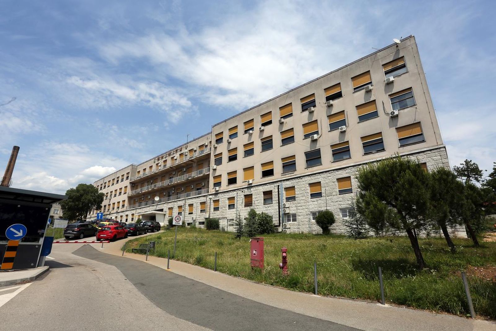 22.05.2018. Rijeka - Bolnica. Klinicki bolnicki centar Rijeka, lokalitet Susak. Klinika za maksiofacialnu kirurgiju, Zavod za kardiologiju, zavod za radiologiju, klinika za neurokitutgiju, klinika za urologiju,  Ilustracija. Editorial stock
Photo: Goran Kovacic/PIXSELL