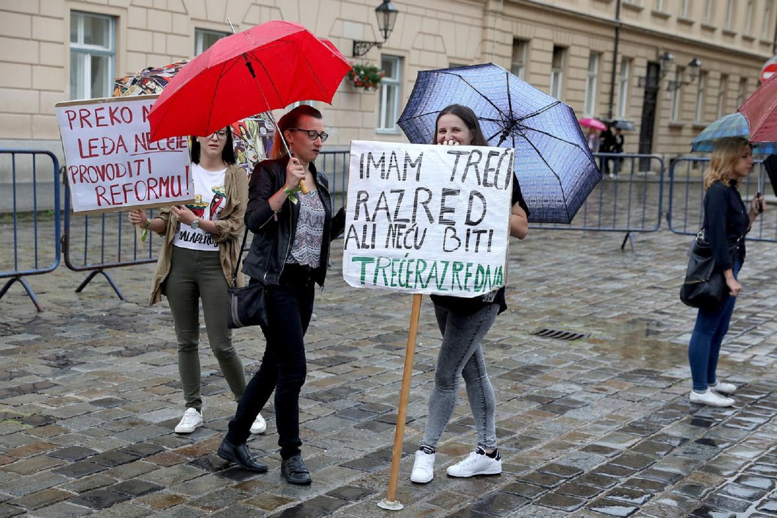 11.07.2018., Zagreb- Prije pocetka saborske sjednice na kojoj bi se danas danas trebalo raspravljati o izmjenama i dopunama Zakona o odgoju i obrazovanju u osnovnoj i srednjoj skoli na Trgu svetog Marka prosvjedovali su ucitelji.

Photo: Patrik Macek/PIXSELL