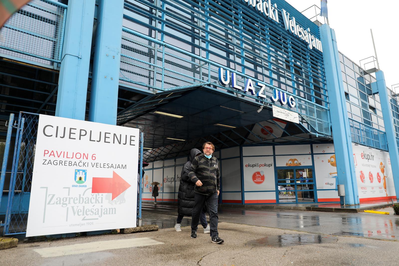 08.10.2021., Zagreb - Ponovno pocelo organizirano cijepljenje protiv COVID-a cjepivima Comirnaty (Pfizer) i Janssen (Johnson & Johnson) na Zagrebackom Velesajmu. Slab odaziv na organizirano cjepljenje u prijepodnevnim satima.
Photo: Emica Elvedji/PIXSELL