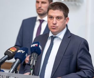11.10.2021., Osijek - Konferencija za medije nakon odrzanog radnog sastanka. ministar mora, prometa i infrastrukture Oleg Butkovic.