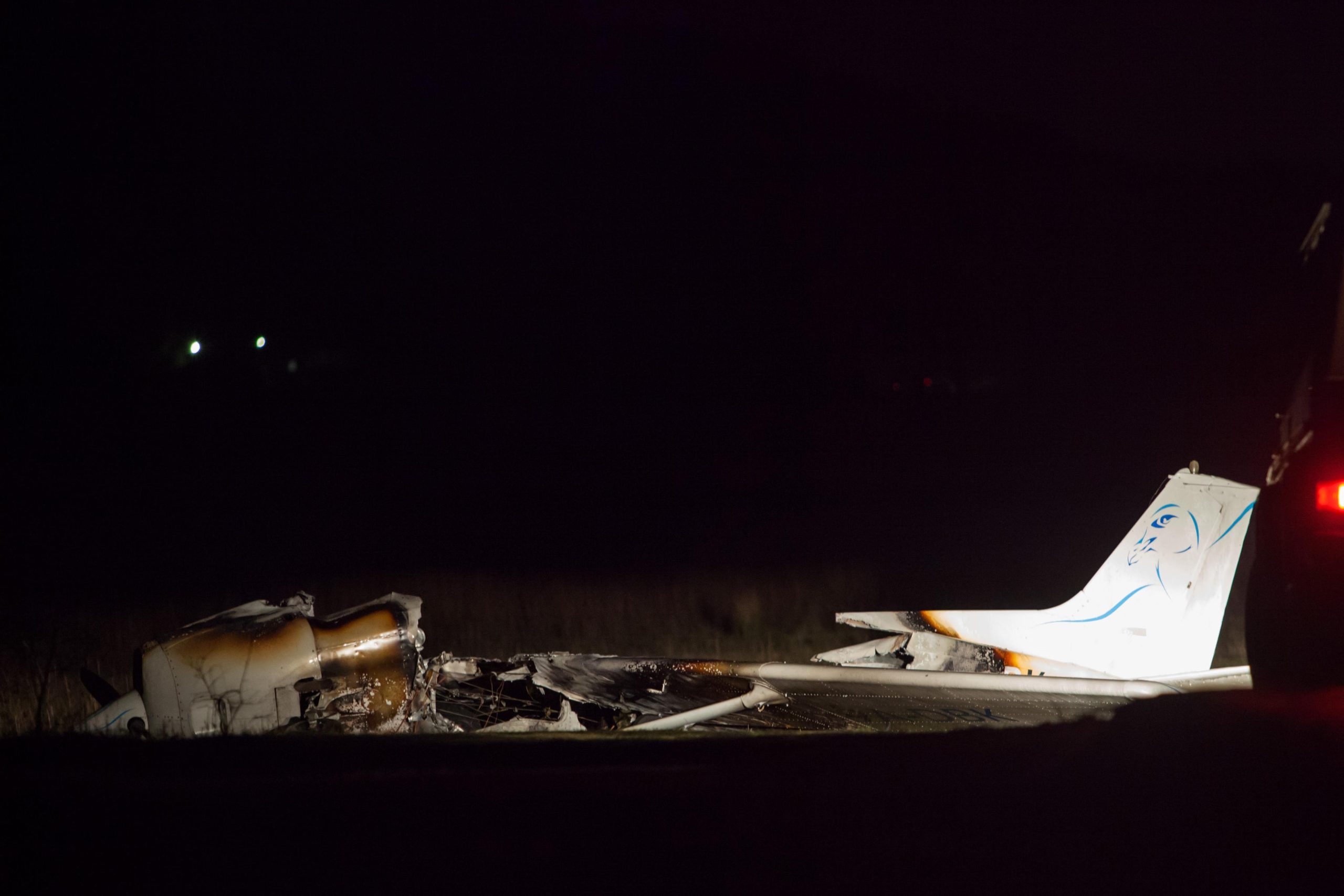 25.03.2012., Konavosko polje, Konavle - Veceras oko 19 sati dogodila se zrakoplovna nesreca, kada se u Konavosko polje srusio zrakoplov CESSNA -172  vlasnistvu AER  Marine iz Dubrovnika. Kako doznajemo od predsjednika Aero kluba Dubrovnik Nevene Jerkovica, prigodom operacije slijetanja na dubrovacku Zracnu luku u avionu je izbio pozar, kojega je prisebni pilot Ante Maskaric lokalizirao i uspio se prinudno spustiti na improvizirano uzletiste na Konavoskom polju. Zrakoplov je u potpunosti izgorio, a pilot je na svu srecu prosao bez ozljeda.
Photo: Grgo Jelavic/PIXSELL