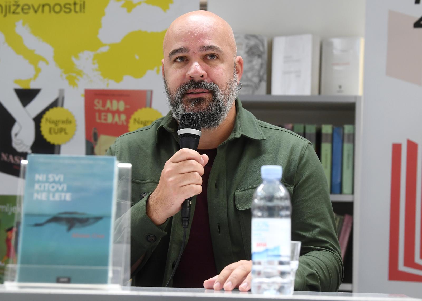 1210.2021., Zagreb - Knjiznica Bogdana Ogrizovica, predstavljanje knjige Ni svi kitovi ne lete u sklopu knjizevnog festivala Europea portugalskog autora Afonsa Cruza.