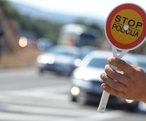 13.08.2013., Sibenik - Prometna policija s plocicom "Stop policija". 
Photo: Hrvoje Jelavic/PIXSELL