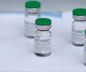 15, April, 2021, Belgrade - The President of the Republic of Serbia, Aleksandar Vucic, visited the Torlak Institute of Virology and Serums and presented the AstraZeneca vaccine for the Republika Srpska to the Chairman of the Presidency of Bosnia and Herzegovina, Milorad Dodik. Photo: B.P./ATAImages

15, april, 2021, Beograd  - Predsednik Republike Srbije Aleksandar Vucic posetio je Institut za virusologiju i serume "Torlak" i tom prilikom urucio predsedavajucem Predsednistva Bosne i Hercegovine Miloradu Dodiku vakcine "AstraZeneca" za Republiku Srpsku. Photo: B.P./ATAImages