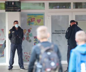 15.09.2021., Krapinske Toplice - Osnovna skola Krapinske toplice, zbog roditelja djecaka koji su prosvjedovali protiv nosenje maski u skoli zastitari i policija cuvaju skolu. Photo: Luka Stanzl/PIXSELL