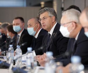 15.10.2021., Zapresic - Predsjednik Vlade Andrej Plenkovic predsjedao sastankom Vlade sa zupanima te predstavnicima Udruge gradova i Hrvatske zajednice opcina. Andrej Plenkovic.