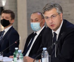 15.10.2021., Zapresic - Predsjednik Vlade Andrej Plenkovic predsjedao sastankom Vlade sa zupanima te predstavnicima Udruge gradova i Hrvatske zajednice opcina. Andrej Plenkovic.