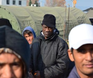 15.11.2015., Slavonski Brod - Migranti pristizu u zimski tranzitni centar u kojem su mjere sigurnosti na najvecoj razini. 
Photo: Ivica Galovic/ PIXSELL