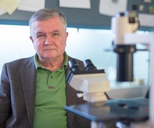 15.12.2016., Rijeka - Profesor Stipan Jonjic u histoloskom laboratoriju Medicinskog fakulteta u Rijeci. 
Photo: Nel Pavletic/PIXSELL