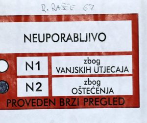 16.03.2021.,Ravno Rasce - Dosta je mjestana sela u okolici Gline koji jos nisu dobile kontejner a imaju crvenu naljepnicu, pa zive u teskim uvjetima dok cekaju siguran krov nad glavom.Danica Cimlesa.
Photo: Nikola Cutuk/PIXSELL