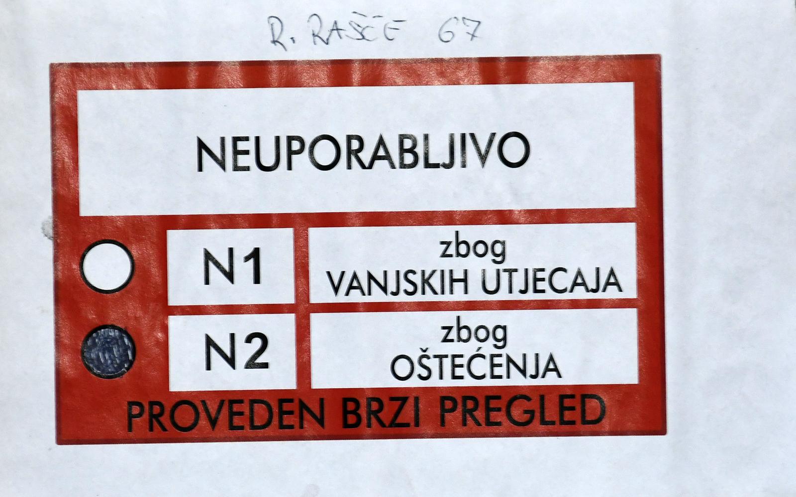 16.03.2021.,Ravno Rasce - Dosta je mjestana sela u okolici Gline koji jos nisu dobile kontejner a imaju crvenu naljepnicu, pa zive u teskim uvjetima dok cekaju siguran krov nad glavom.Danica Cimlesa.
Photo: Nikola Cutuk/PIXSELL